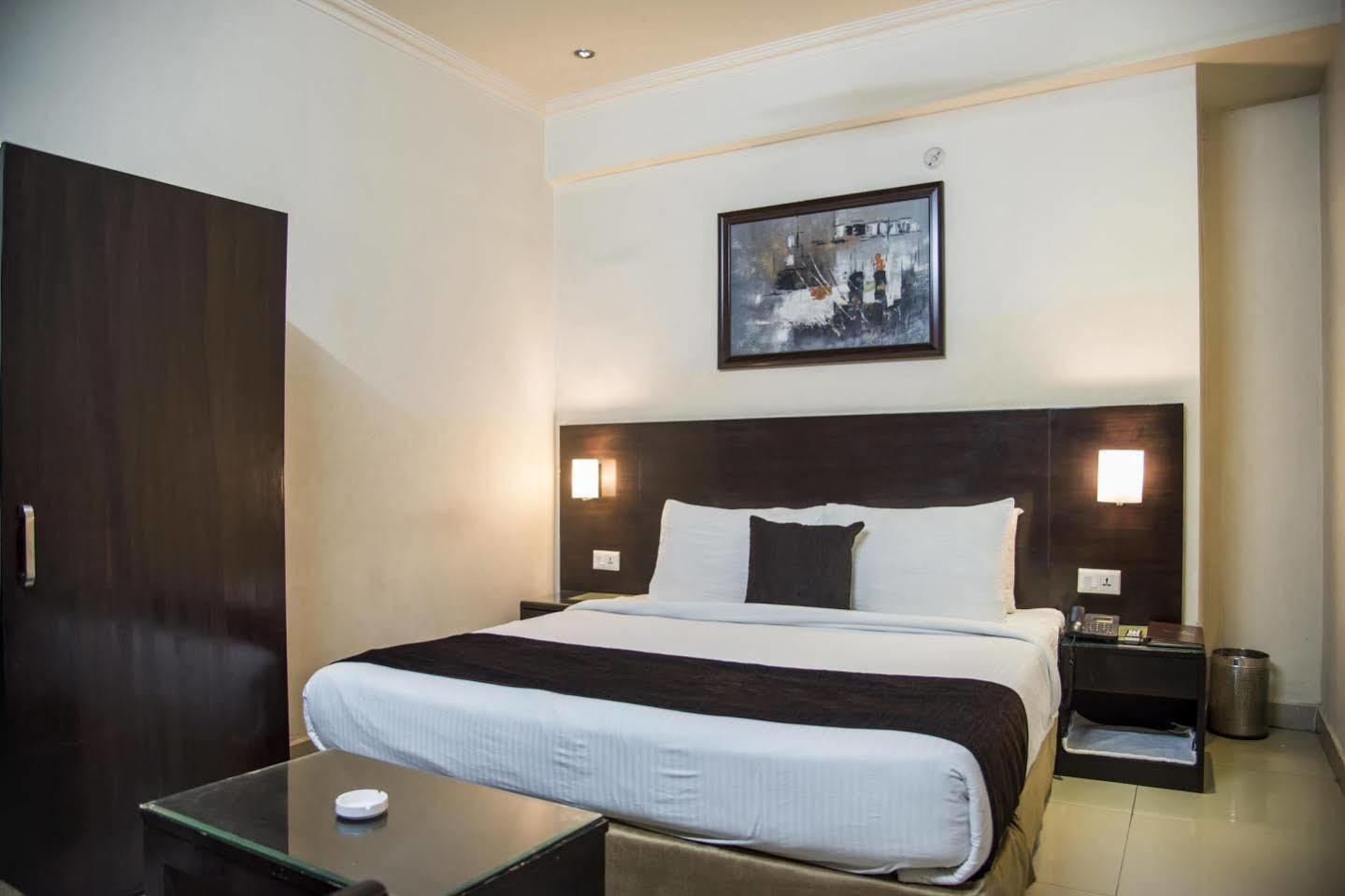 Anr Hotels ลัคเนา ภายนอก รูปภาพ