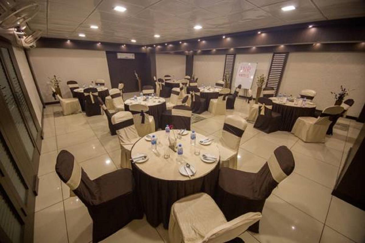 Anr Hotels ลัคเนา ภายนอก รูปภาพ